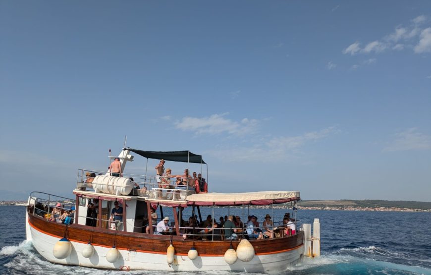 Team building u Zadru – 1 dan – Izlet brodom i večera s pićem uz glazbu